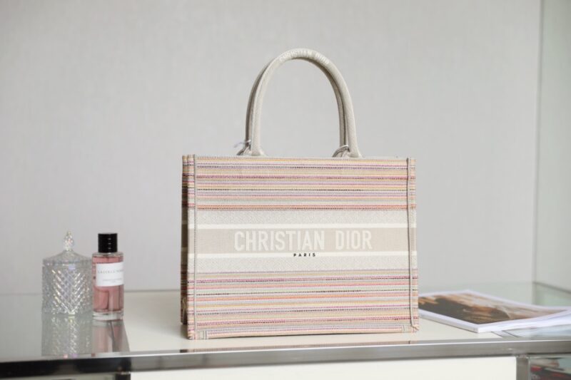 Diro Small Book Tote-36.5CM - Image 9