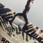 Diro Small Book Tote-36.5CM - Image 9