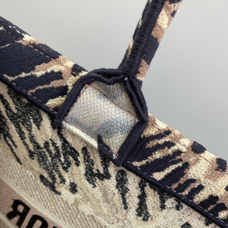 Diro Small Book Tote-36.5CM - Image 9