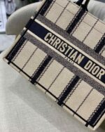 Diro Small Book Tote - Image 8