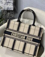 Diro Small Book Tote - Image 9