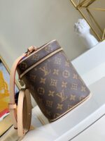 Louis Vuitton Cosmetic/Vanity Bag - Image 12