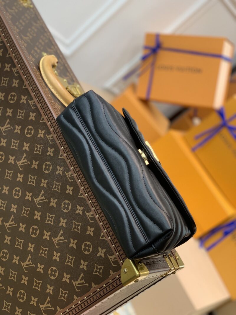 Louis Vuitton New Wave Bag-24x14x9CM - Image 4