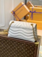 Louis Vuitton New Wave Bag-24x14x9CM - Image 6