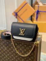 Louis Vuitton Lockme Tender Handbags PM- M58554-19*13*8CM