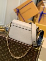 Louis Vuitton Lockme Tender Handbags PM- M58554-19*13*8CM - Image 6