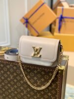Louis Vuitton Lockme Tender Handbags PM- M58554-19*13*8CM