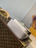 Louis Vuitton Lockme Tender Handbags PM- M58554-19*13*8CM - Image 8