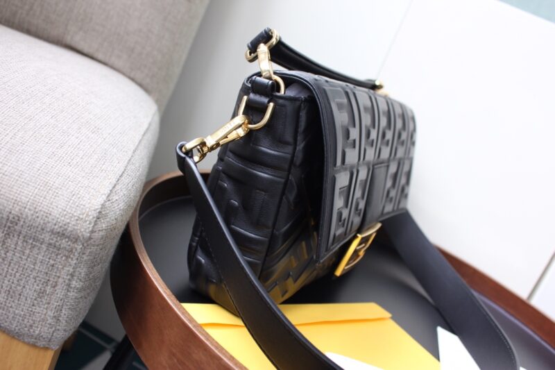 Fendi Baguette Bag - Image 15
