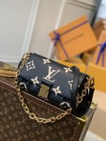Louis Vuitton Favorite M45819-24 x 14 x 9CM