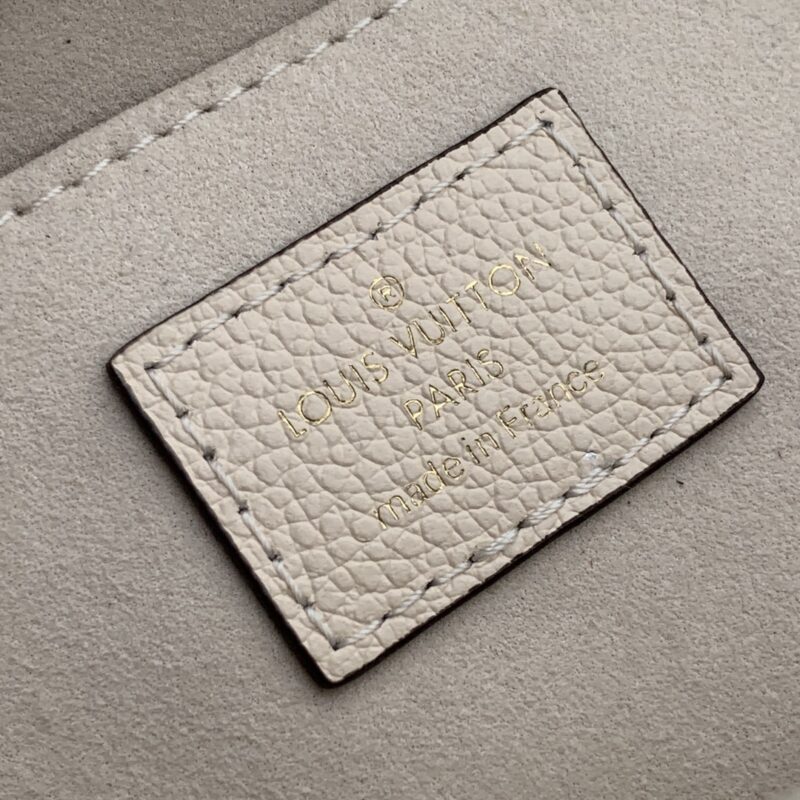 Louis Vuitton Favorite M45819-24 x 14 x 9CM - Image 7