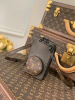 Louis Vuitton Camera Bag-M30581 -10x17x4.5CM