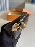 Louis Vuitton Cosmetic Bag-17*12*6CM - Image 4