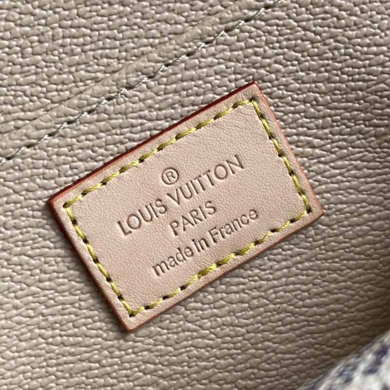 Louis Vuitton Cosmetic Bag-17*12*6CM - Image 4