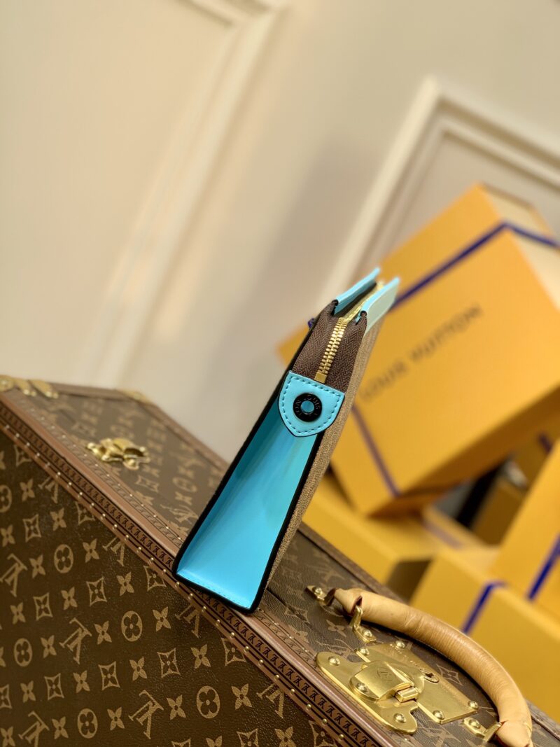 Louis Vuitton M81204 Pochette Voyage-27*21*6CM - Image 3