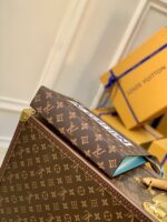 Louis Vuitton M81204 Pochette Voyage-27*21*6CM - Image 9
