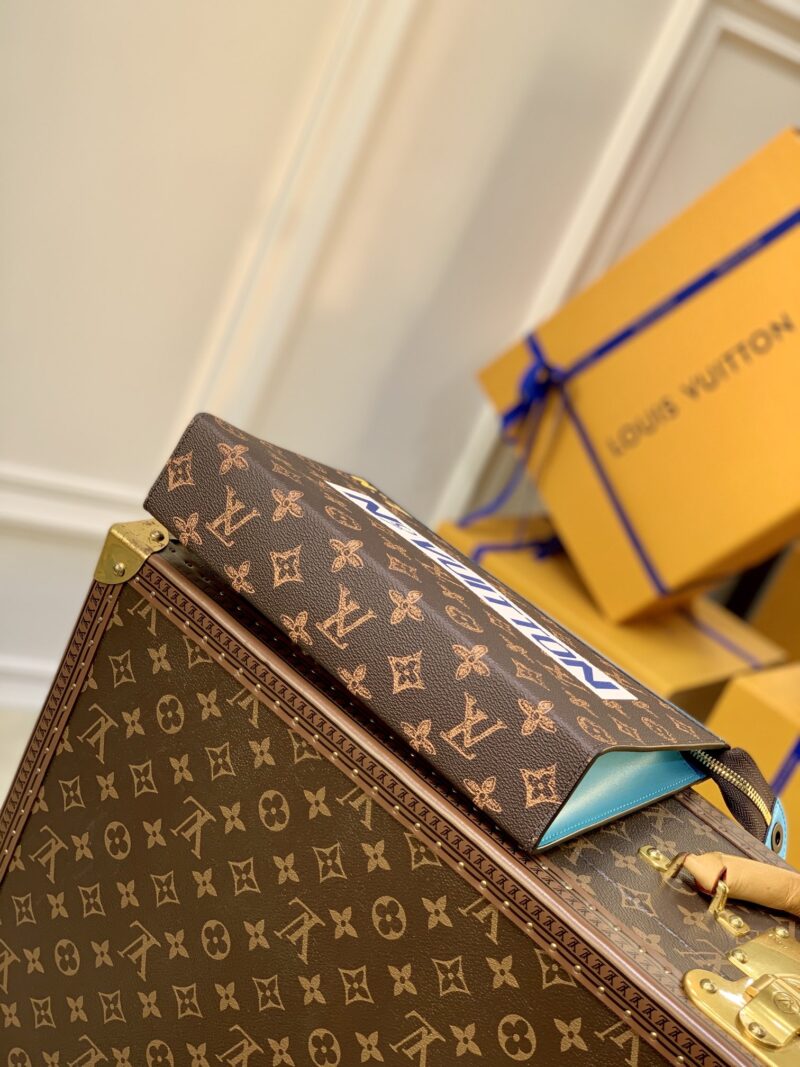 Louis Vuitton M81204 Pochette Voyage-27*21*6CM - Image 9