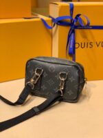 Louis Vuitton Taigarama Outdoor Bag-M30755-15*9*7CM - Image 6