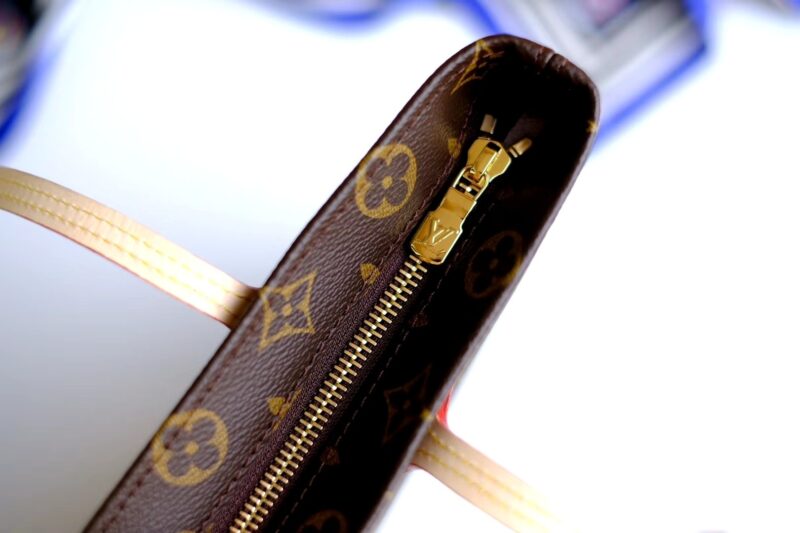 Louis Vuitton Carry It Bag-M45199-37*38*3CM - Image 9