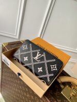 Louis Vuitton Monogram Vernis Zippy Wallet M81141-19.5x10.5x2.5CM