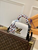 Louis Vuitton Twist -18*13*9CM