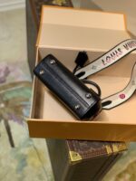 Louis Vuitton Cluny Handbags-M58931-20*16*7.5CM - Image 8