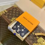 Louis Vuitton Card Holder M81022-11.0 x 7.5 x 0.4CM