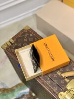 Louis Vuitton Card Holder M81022-11.0 x 7.5 x 0.4CM - Image 3