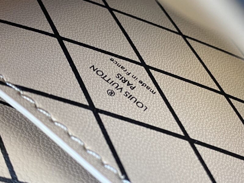 Louis Vuitton Trunk Vertical-11*17.5*3.5CM - Image 3