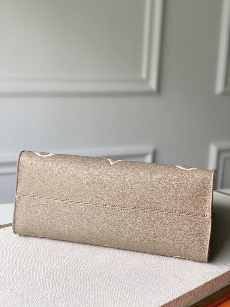 Louis Vuitton Small Onthego Handbag-35*28*15CM - Image 5