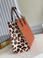 Louis Vuitton Small Onthego Handbag-35*28*15CM - Image 3