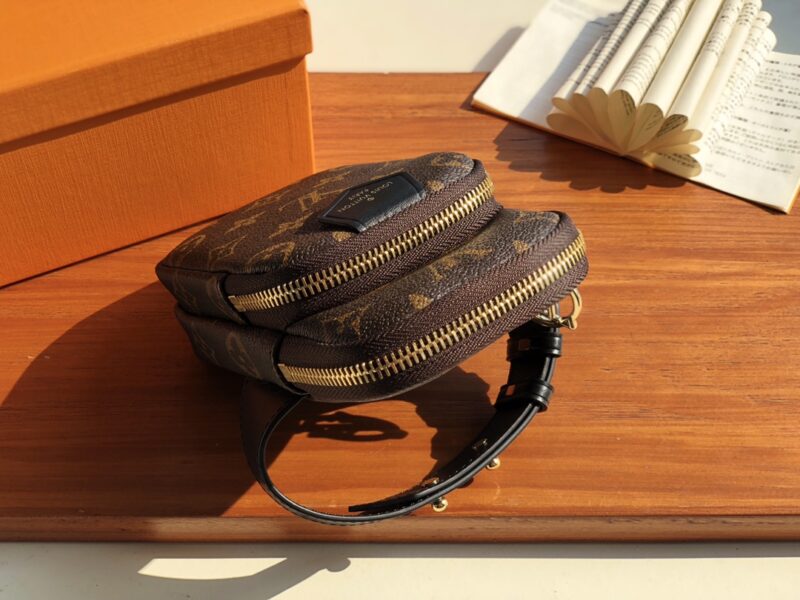 Louis Vuitton Functional Bag-10*18*9.0CM - Image 2