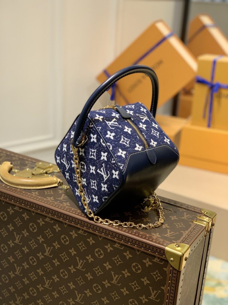 Louis Vuitton Square Handbags- M59611-16*16*16CM - Image 4