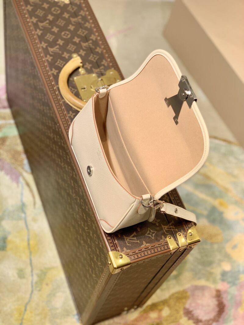 Louis Vuitton Buci Handbag-24.5 x 15.5 x 9CM - Image 7