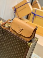 Louis Vuitton Buci Handbag-24.5 x 15.5 x 9CM