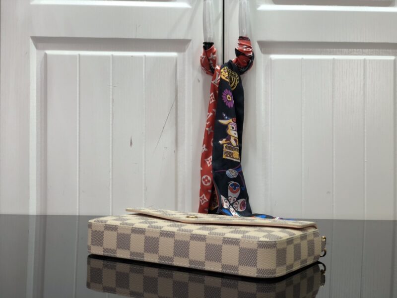 Louis Vuitton Pochette Félicie Wallet -21*11* 2CM - Image 4