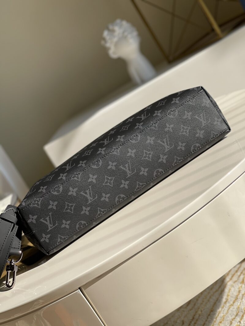 Louis Vuitton Briefcase Explorer Handbags-39*30*10 CM - Image 4