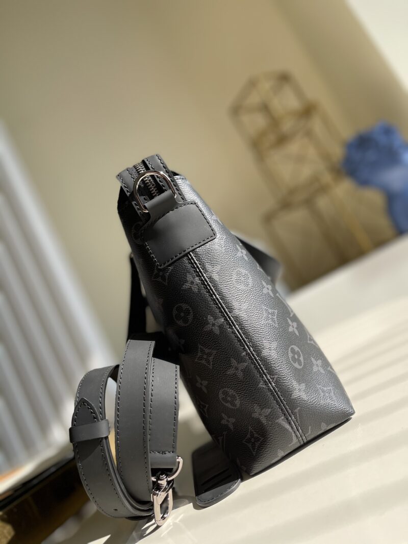 Louis Vuitton Briefcase Explorer Handbags-39*30*10 CM - Image 5