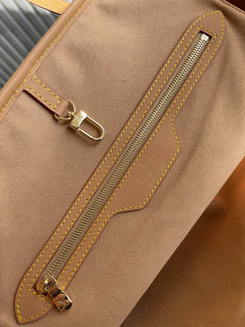 Louis Vuitton Capucines Handlebag-21* 14* 8&27*21*10CM - Image 4