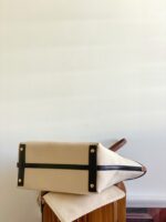 Burberry The Belt Tote-35*15*31CM - Image 9