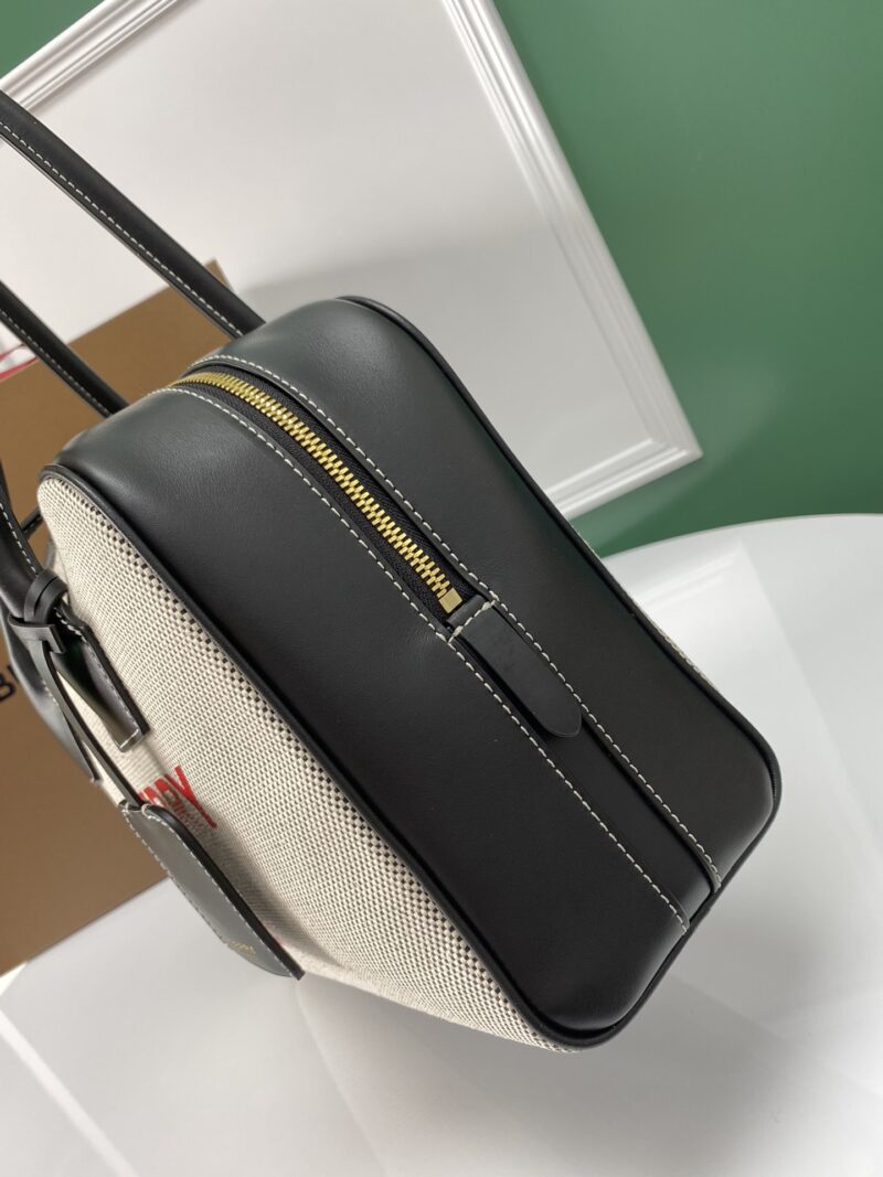 Burberry Tote-30 x 11 x 22.5CM - Image 4