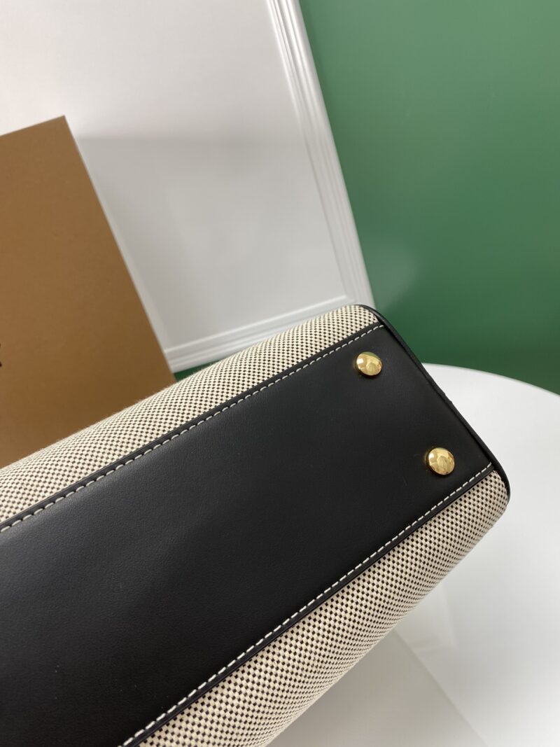 Burberry Tote-30 x 11 x 22.5CM - Image 2