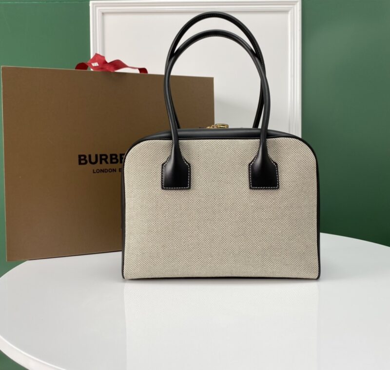 Burberry Tote-30 x 11 x 22.5CM - Image 5