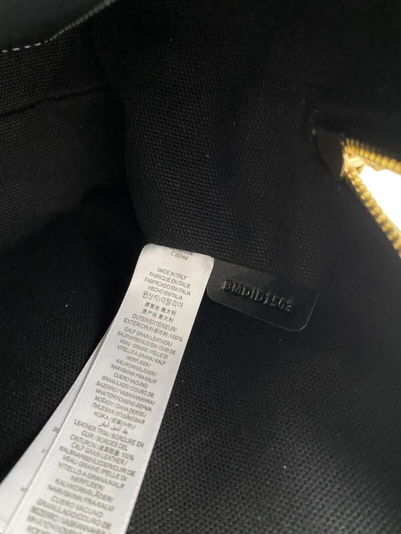 Burberry Tote-30 x 11 x 22.5CM - Image 6