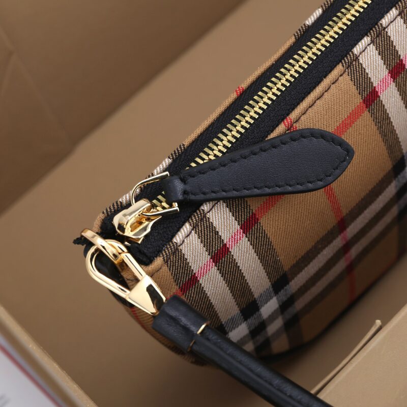 Burberry Vintage Bag-21*4*12CM - Image 4