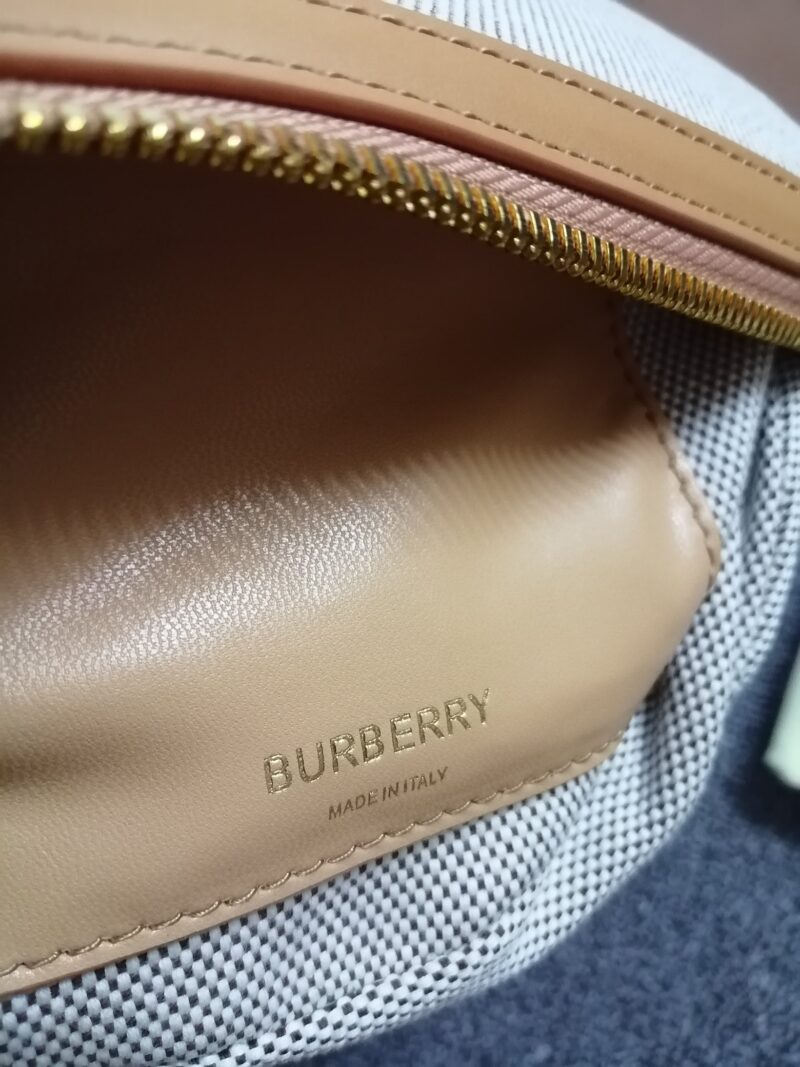 Burberry Vintage Bag-21*4*12CM - Image 9