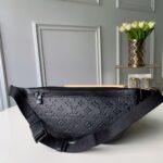 Louis Vuitton Discovery Bumbag-47*20*9CM - Image 3