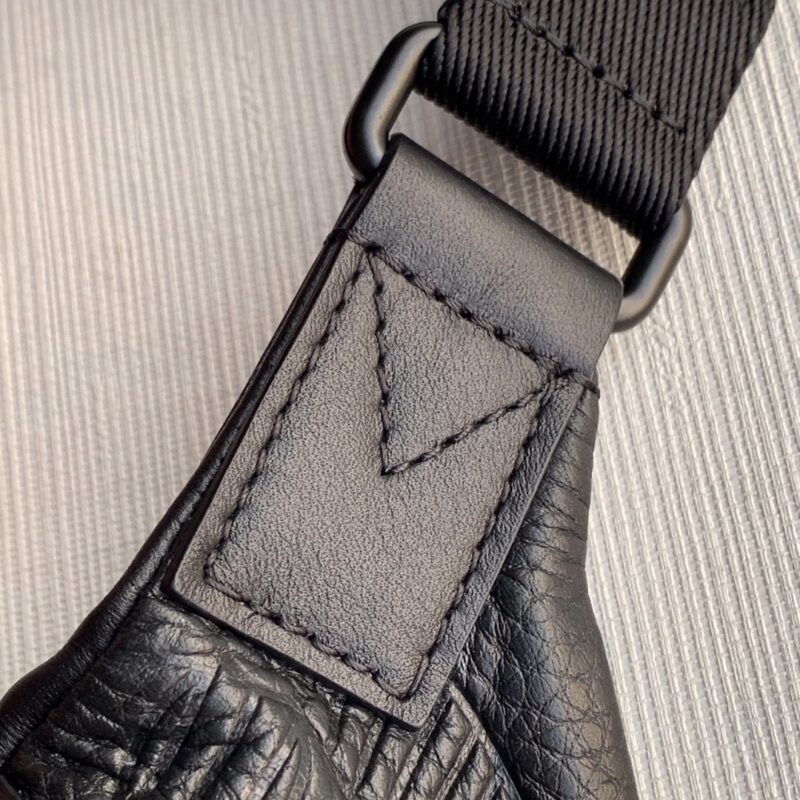 Louis Vuitton Discovery Bumbag-47*20*9CM - Image 4