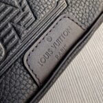 Louis Vuitton Discovery Bumbag-47*20*9CM - Image 3