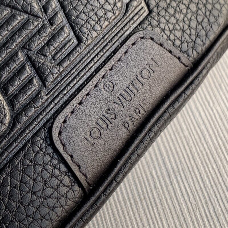 Louis Vuitton Discovery Bumbag-47*20*9CM - Image 3